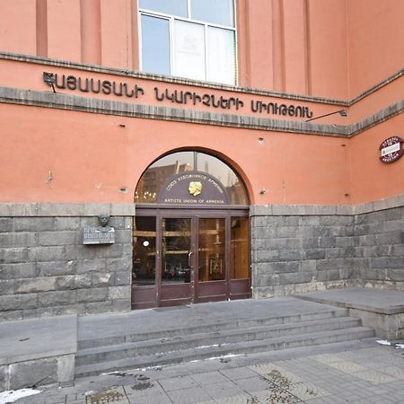 Armenak Apartment No 8, Abovyan Street 예레반 외부 사진