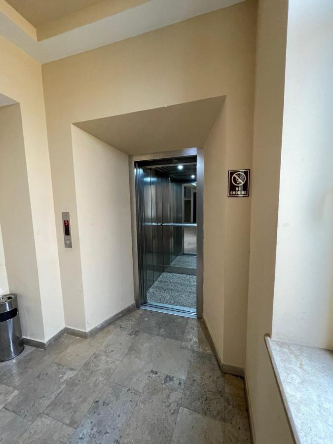 Armenak Apartment No 8, Abovyan Street 예레반 외부 사진