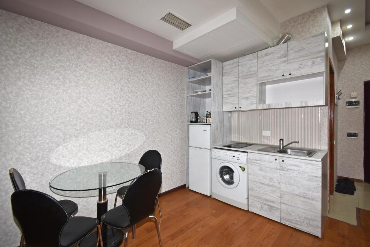 Armenak Apartment No 8, Abovyan Street 예레반 외부 사진
