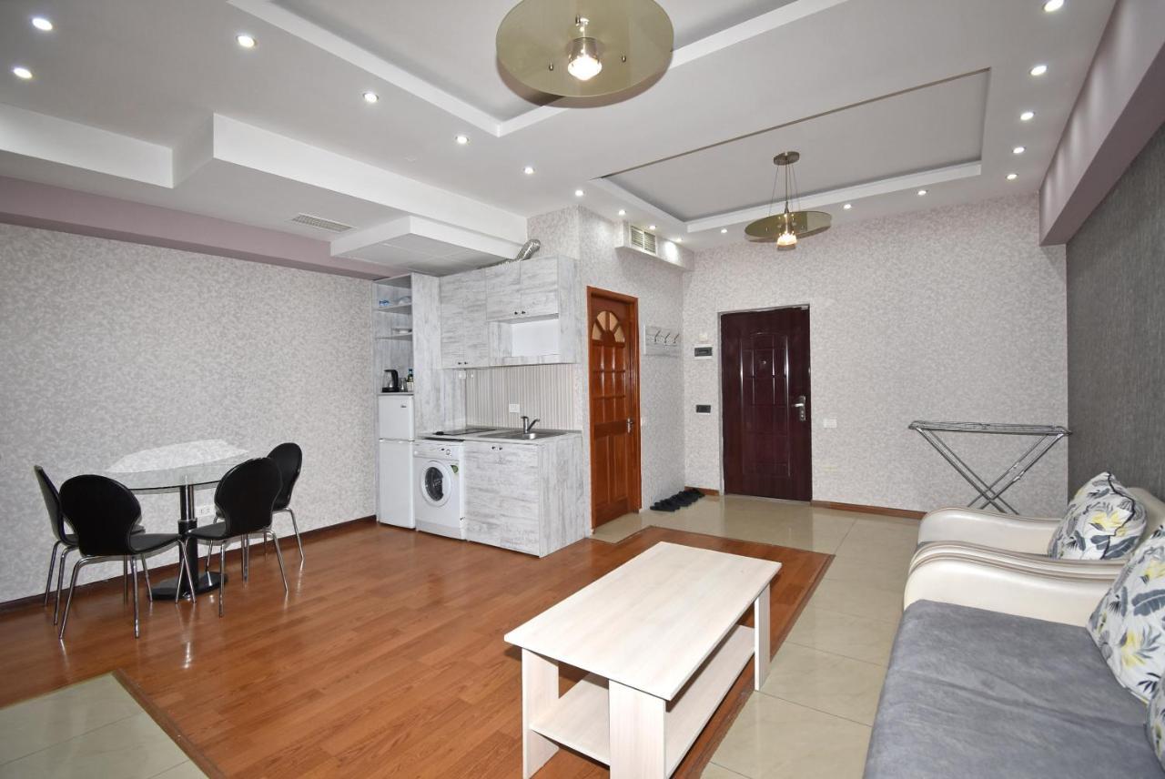 Armenak Apartment No 8, Abovyan Street 예레반 외부 사진