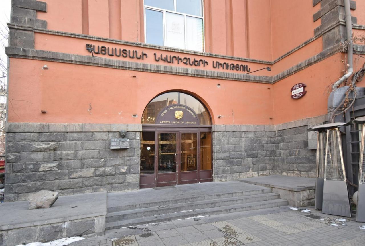Armenak Apartment No 8, Abovyan Street 예레반 외부 사진
