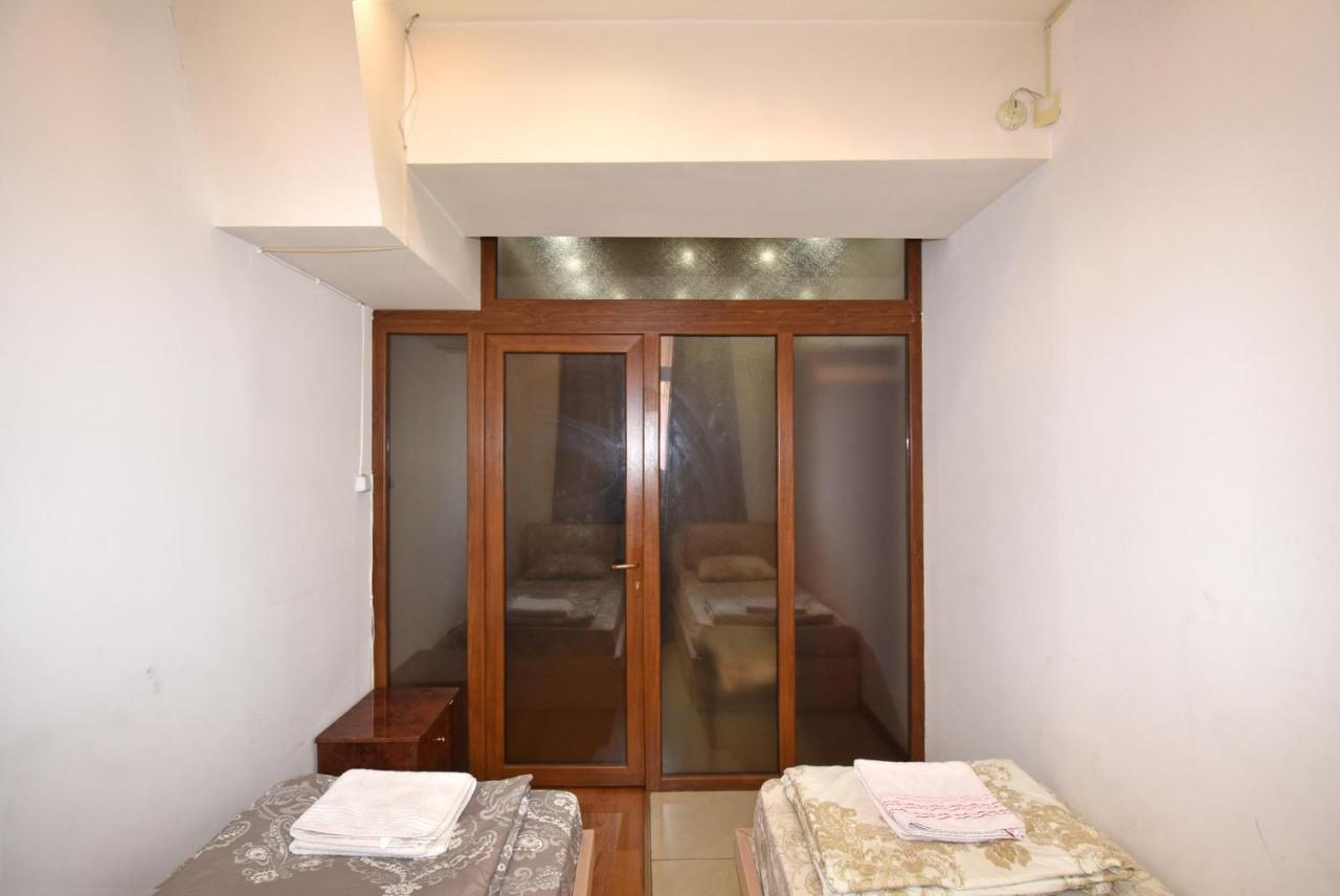 Armenak Apartment No 8, Abovyan Street 예레반 외부 사진