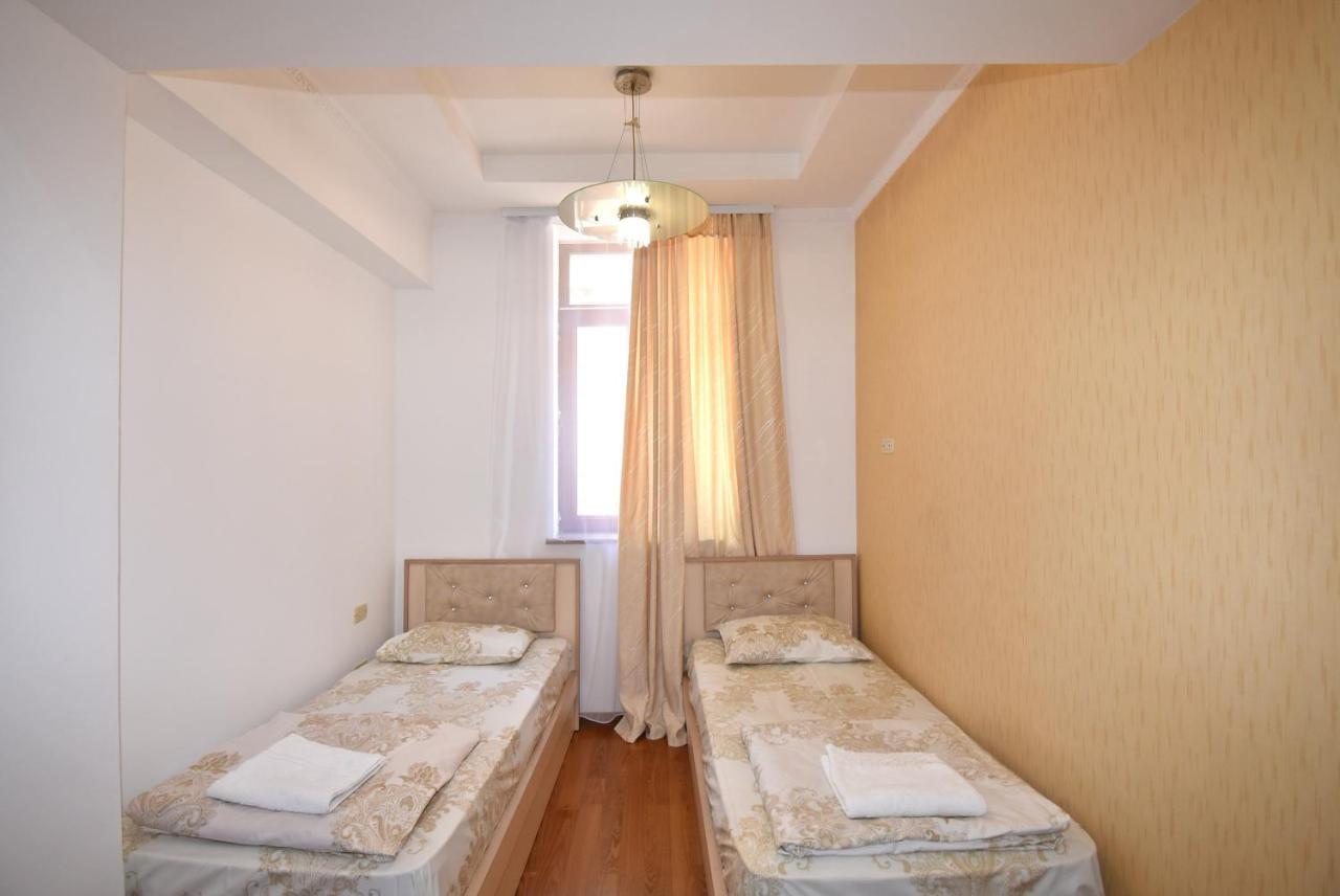 Armenak Apartment No 8, Abovyan Street 예레반 외부 사진